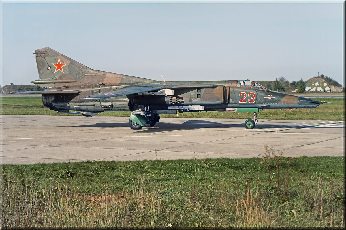 296 APIB MiG-27M 23 Red_83712545702, Summer 1992_2