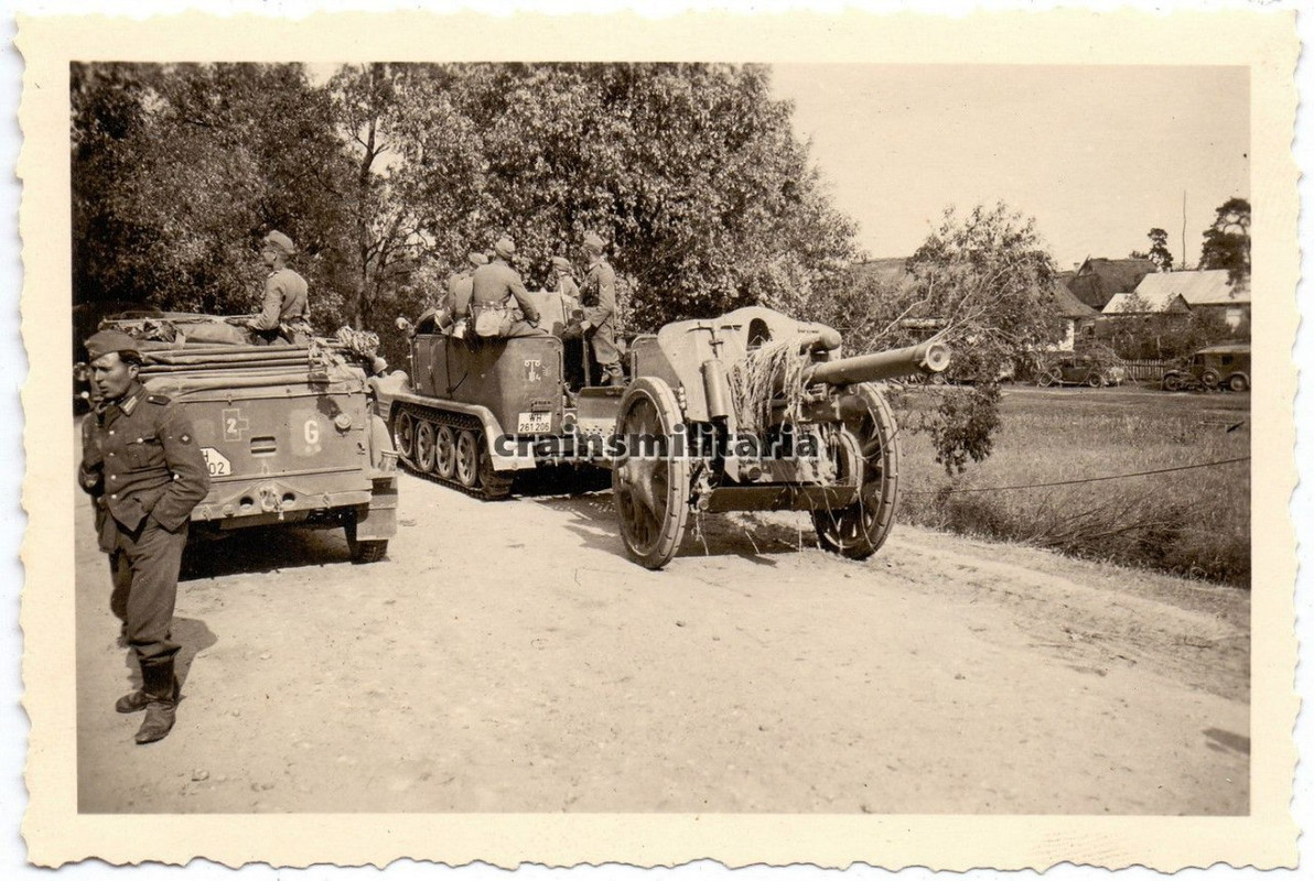 Orig. Foto Halbkette SdKfz 11 mit 10,5 cm Artillerie Geschütz Kennung G Guderian