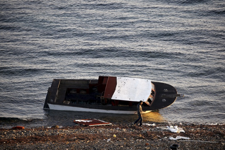 Al menos once muertos en naufragio frente a una isla de Grecia