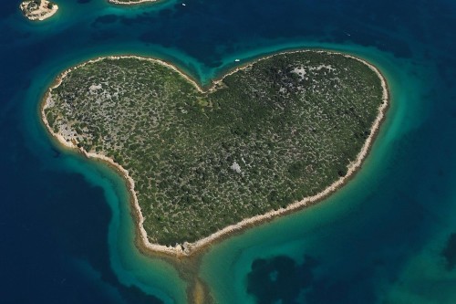 Bentuk Pulau Paling Aneh di Dunia