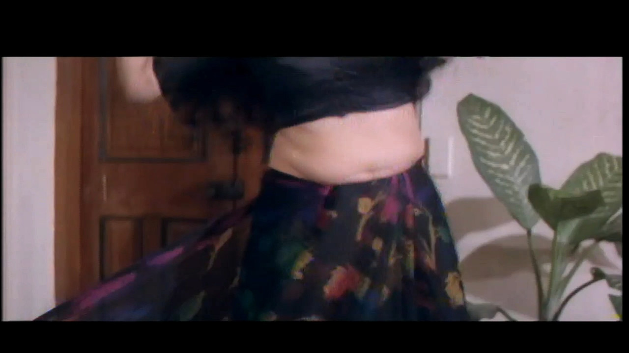 Geetha Molesting attempt from Aaj Ka Goonda Raaj mp4 snapshot 00 06 126