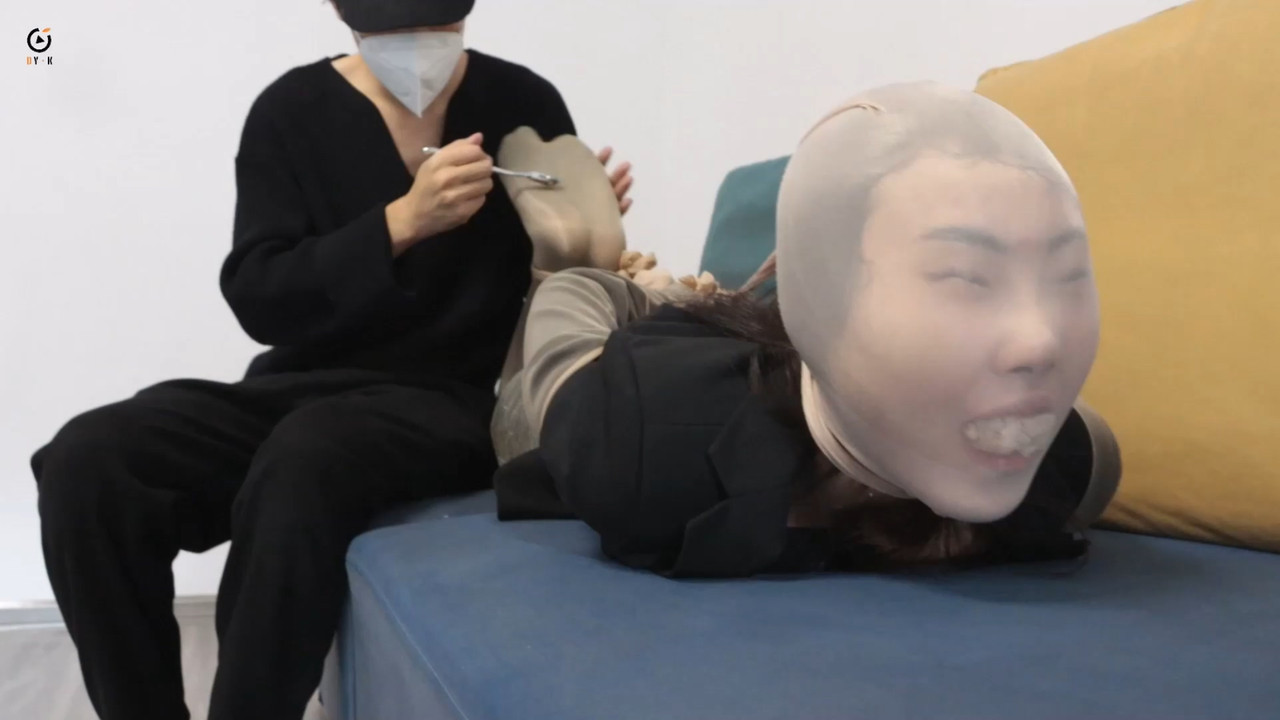 得意客 白领恩可的丝袜劫难 下.mp4_20230324_091743.226