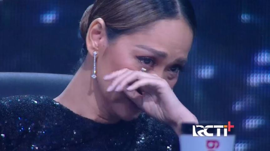 BCL menangis ketika Judika nyanyikan lagu 'Tak Mungkin Besama' di Indonesian Idol Result & Reunion