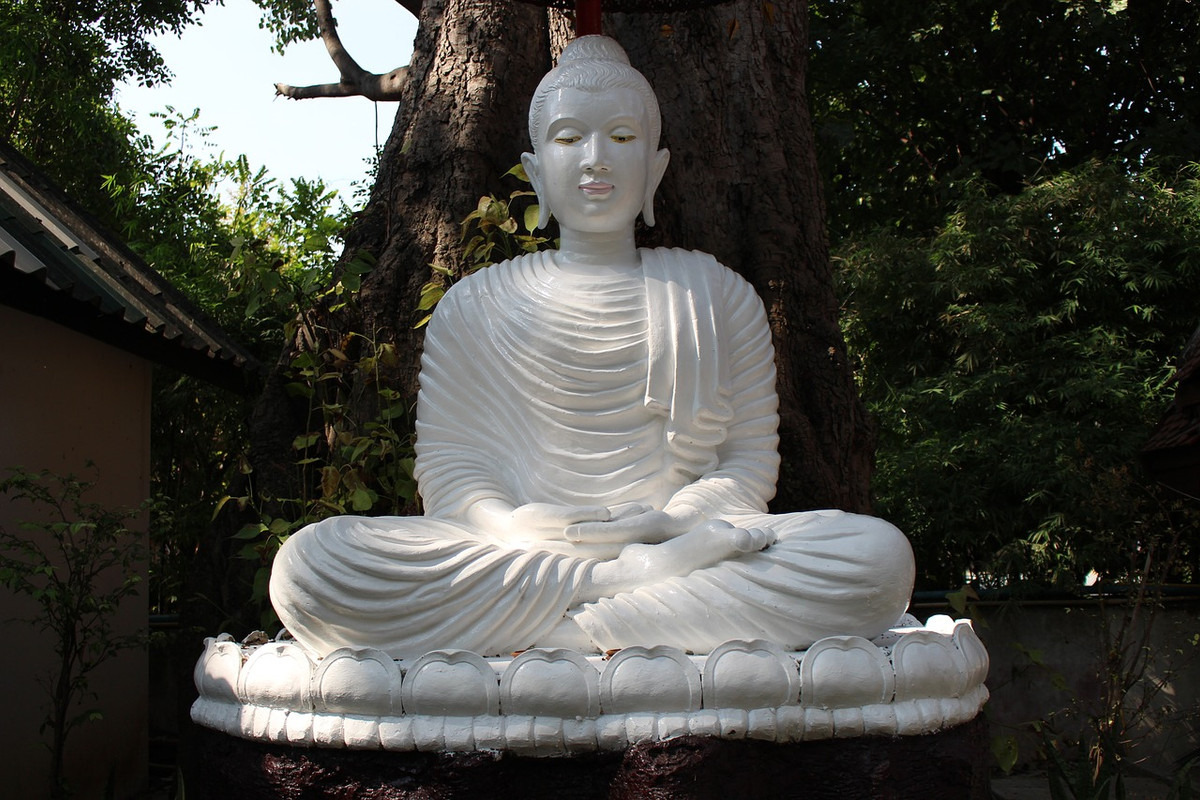 meditating-buddha-statue.jpg