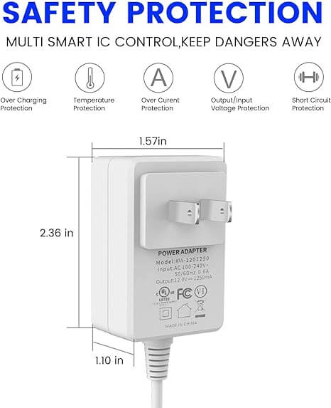 Un cargador de pared con un enchufe y un cable de alimentación, resaltando la certificación de seguridad y el diseño robusto.