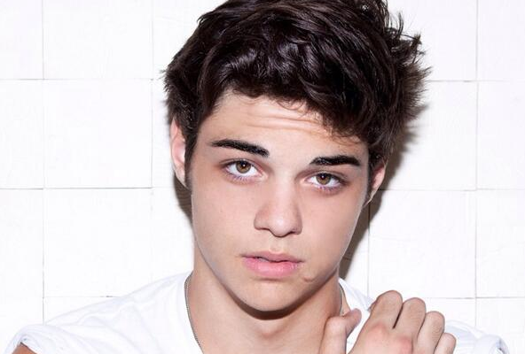 The 27-year old son of father (?) and mother(?) Noah Centineo in 2023 photo. Noah Centineo earned a  million dollar salary - leaving the net worth at 0.5 million in 2023