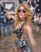 2026-04-27-kat-mcnamara-DX