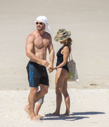 Chris-Hemsworth-superficial-guys-12