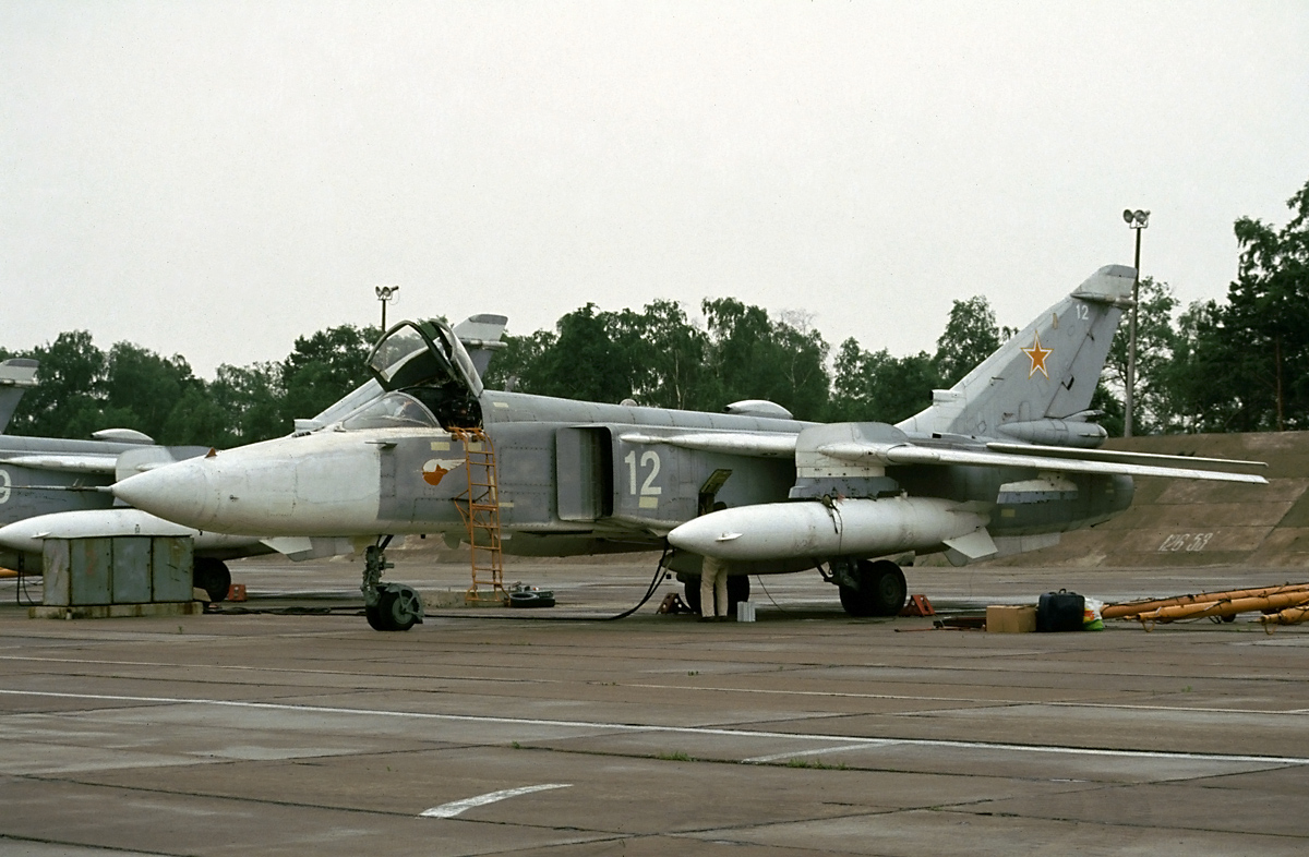 11 ORAP Su-24MR 12 White_0515330 (3)
