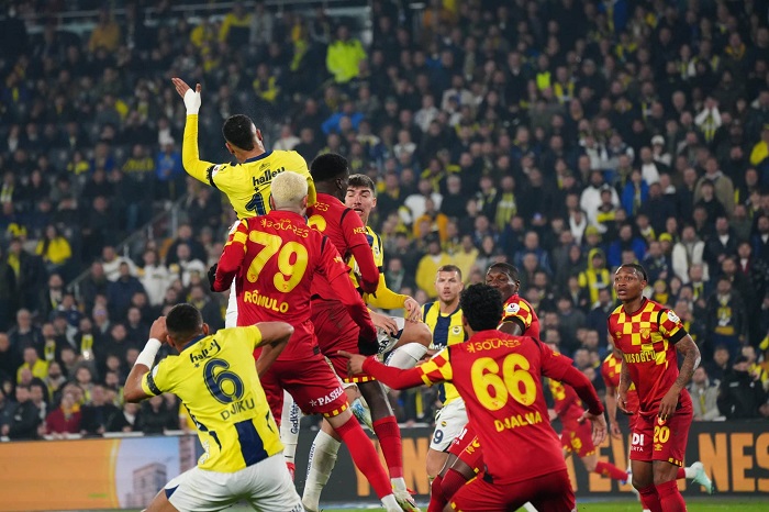 Goztepe vs Fenerbahce, 01h30 ngày 17/08