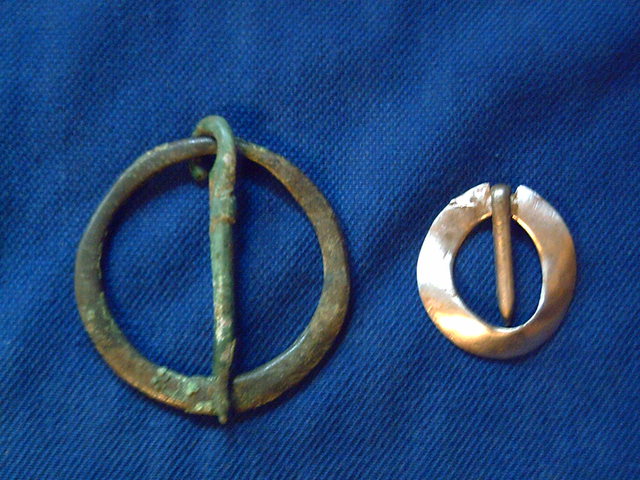 med brooches 004