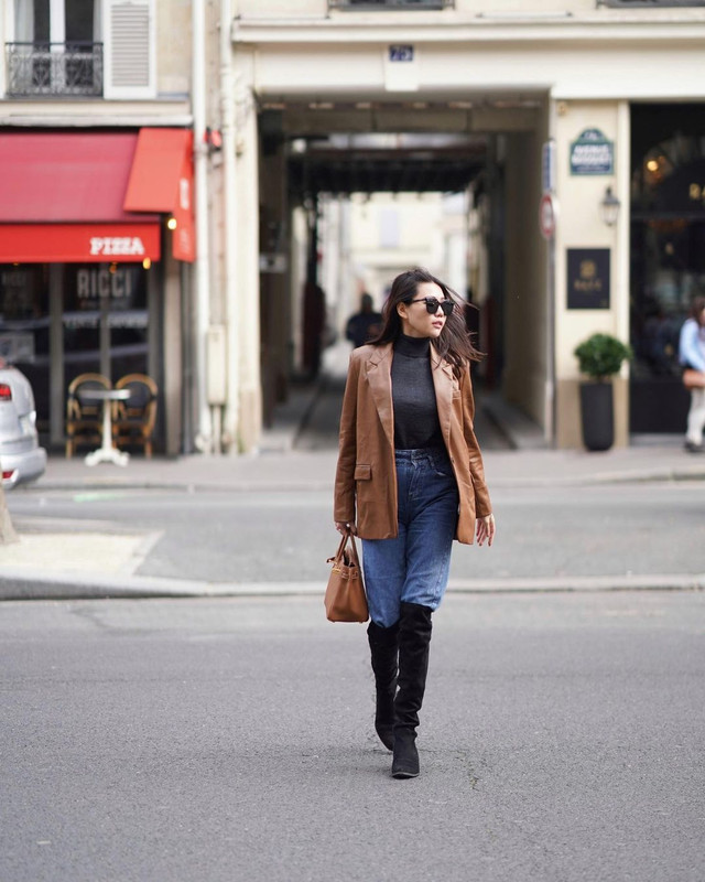 Pesona Wendy Walters saat liburan ke Paris.