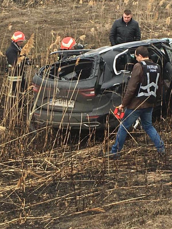 Парень И Две Молодые Девушки Парень И Две Молодые Девушки