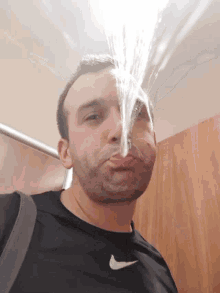 erik-erik-spit.gif