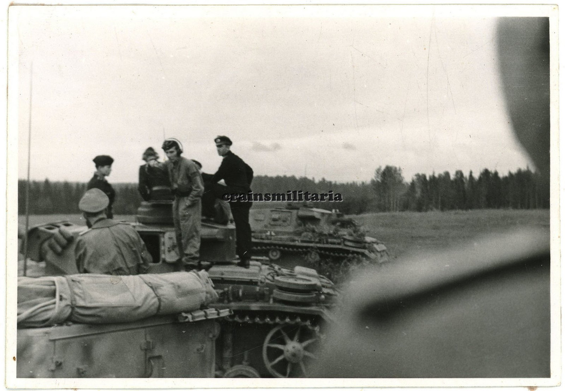 Orig. Foto 25.PD Panzer III Mannschaftswagen Steyr 1500A bei WARSCHAU Polen 1944 (4)