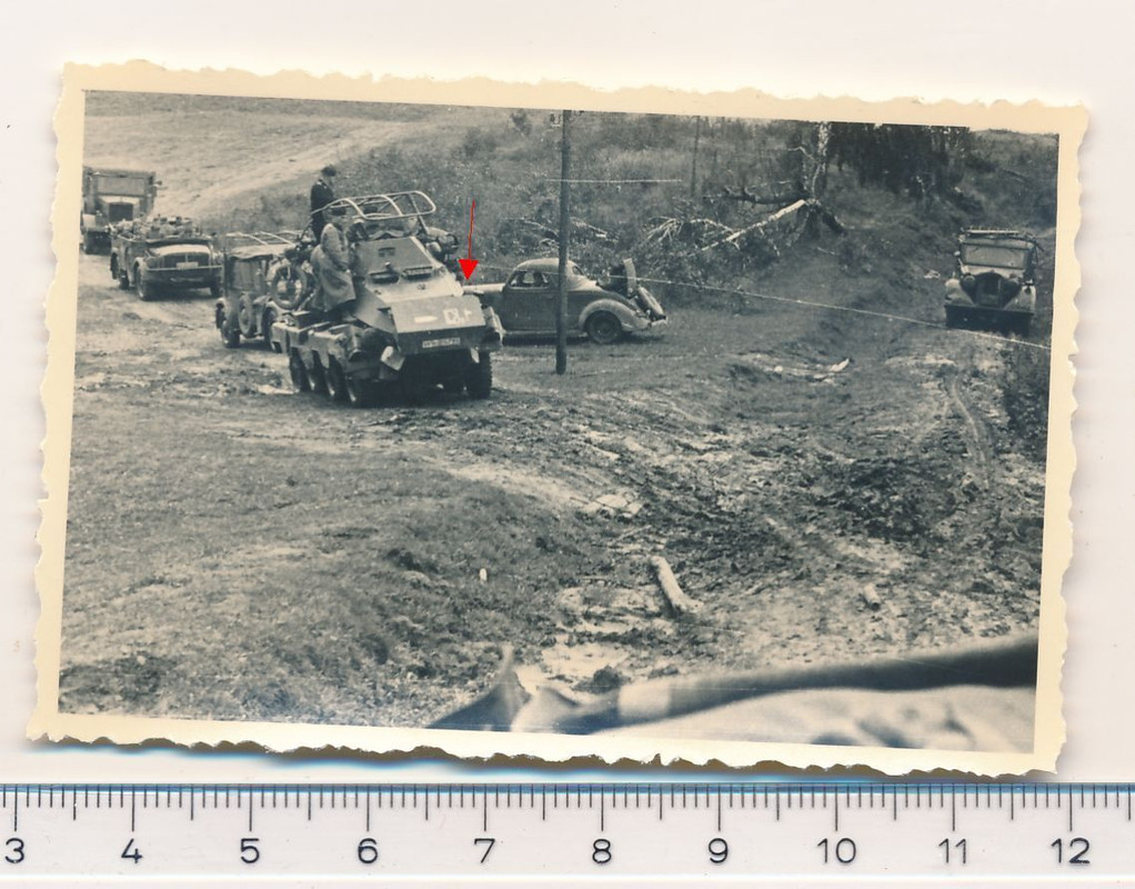 SUPER FOTO 2.WK Panzerspähwagen Kennung PKW´s Ol