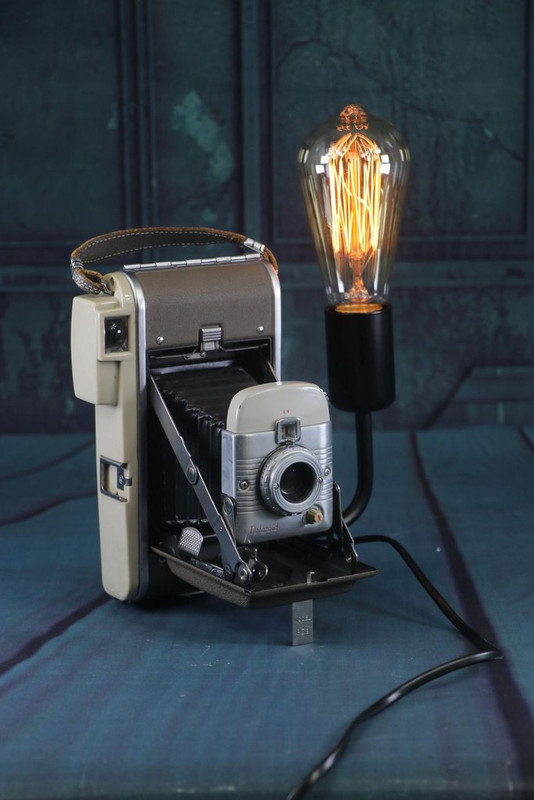 lamp-vintage-camera.jpg