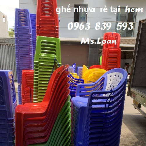 ghe-nhua-re-cac-loai.jpg