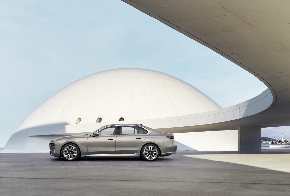 P90458193_highRes_the-new-bmw-i7-xdriv