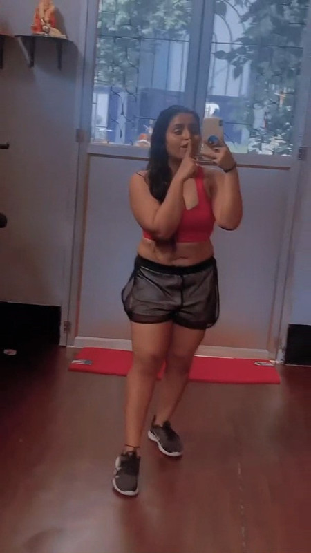 Sexy Desi Girl Big Deep navel in workout dress.divx_snapshot_00.03.710