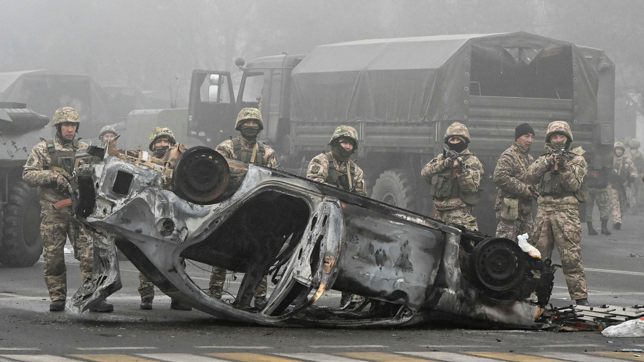 Violentas protestas en Kazajistán suman 225 muertos y miles de heridos