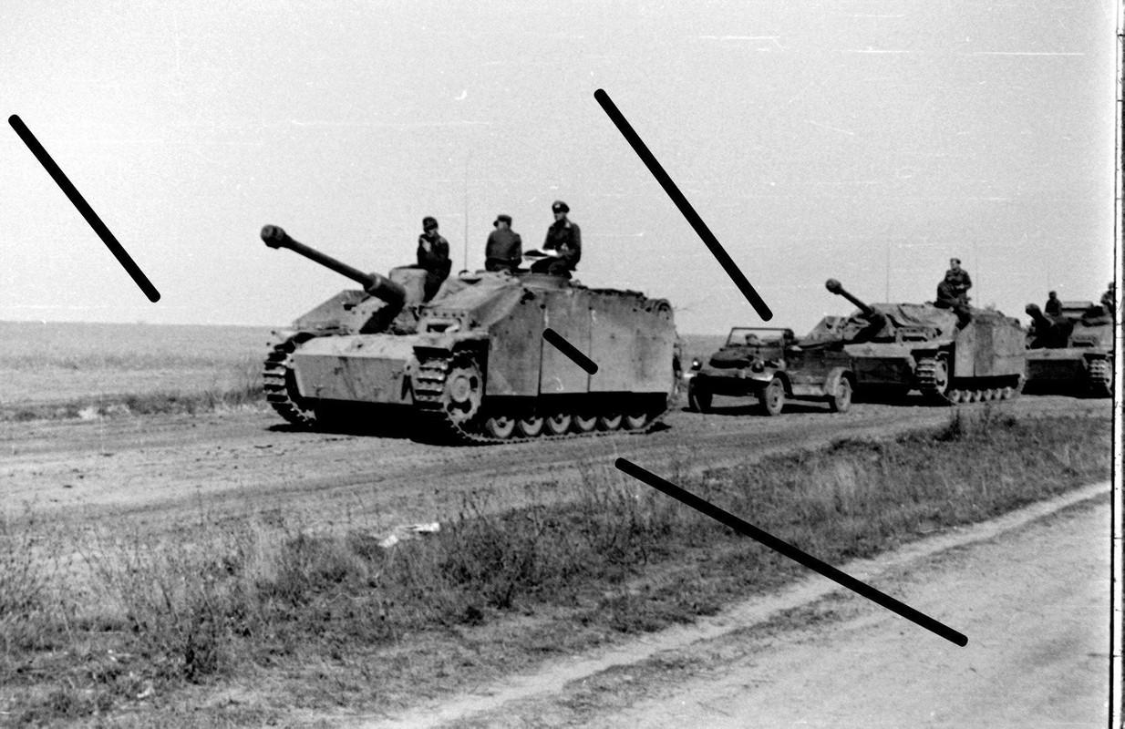 Ostfront STUG Langrohr Seitenschürzen camo Sturmgeschütz