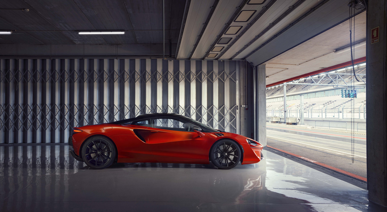 12895-McLarenArtura