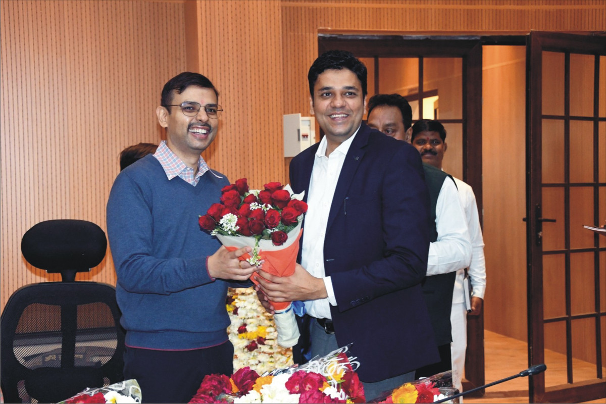 मण्डलायुक्त का विदाई समारोह आयुक्त सभागार में सम्पन्न