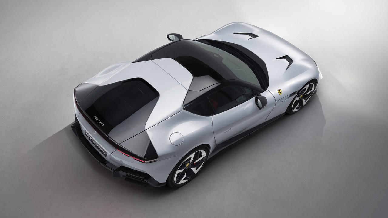 New_Ferrari_V12_ext_01_white_media