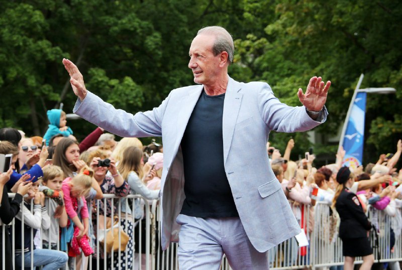 35 Член жюри программы российских дебютов Анатолий Горячев