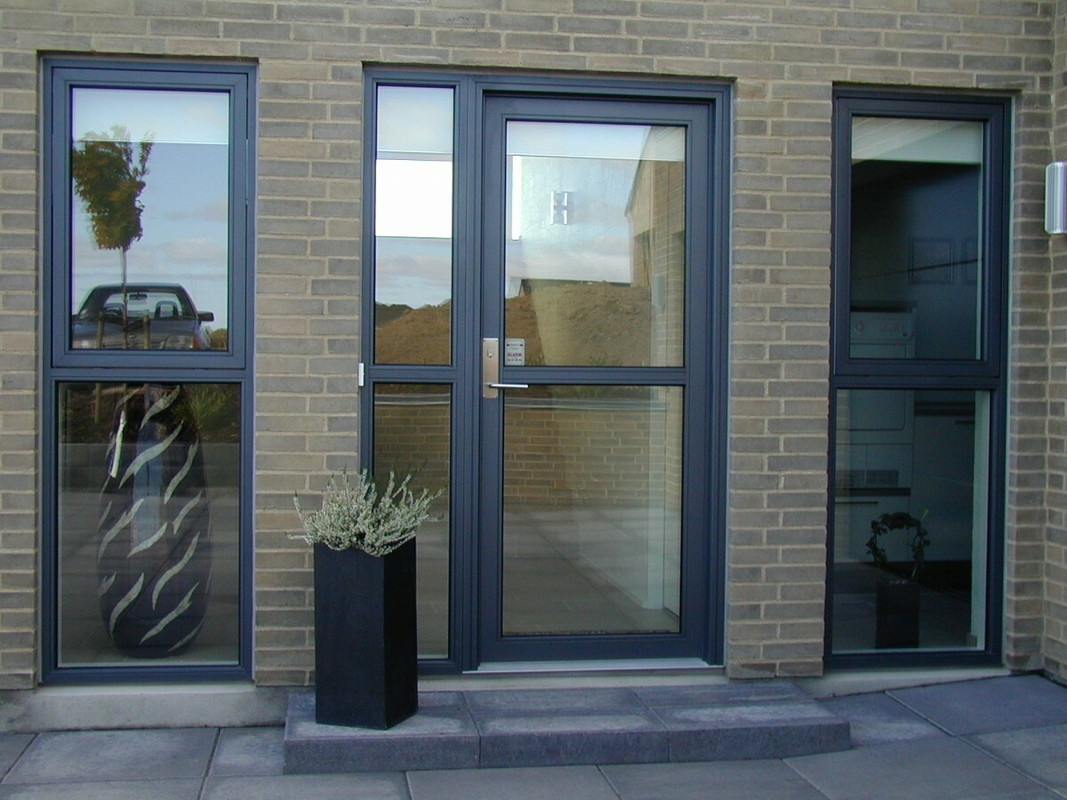 Двери из алюминия