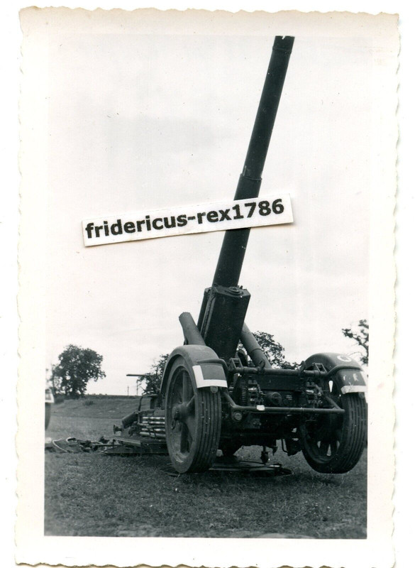 C50 Foto WH Ostfront Ukraine Lemberg schw. Geschütz 21 cm Mörser mit Div. Wappen