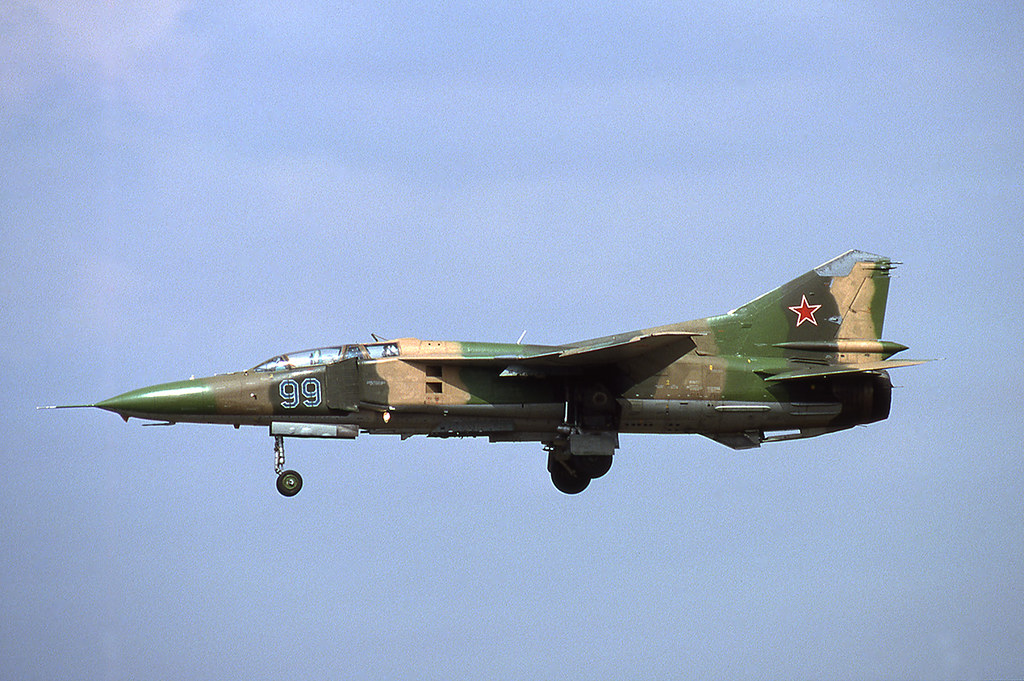 559 APIB Mig-23UB 99 Blue_60902016_[Finsterwalde 8.92]