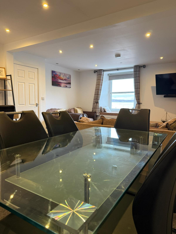 Dining area at Bay View Apartment Tobermory
