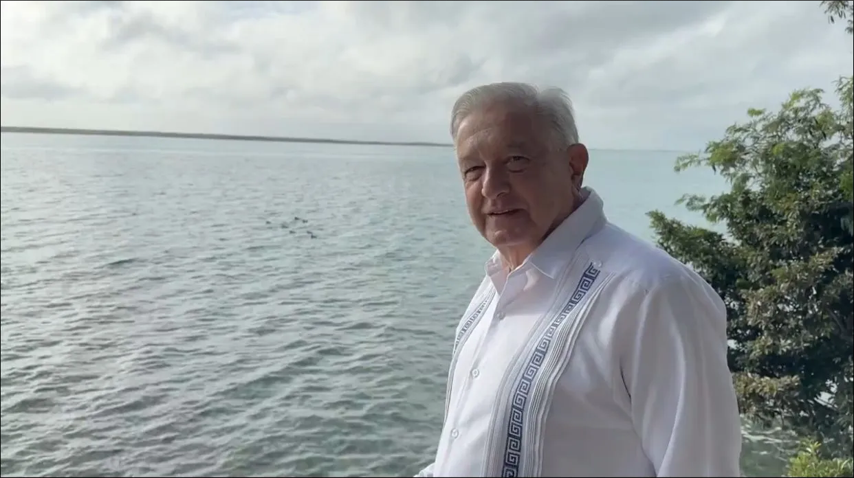 AMLO reconoce labor de trabajadores de la construcción en obras para turismo en México