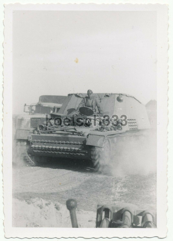 Foto Panzerhaubitzen Munitionsträger Panzer HUMMEL vor Büssing L