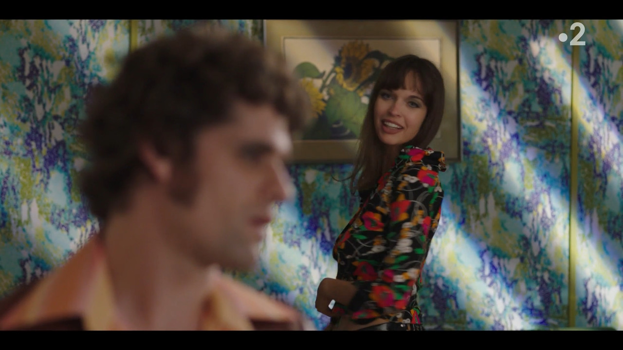 2022-05-13_21_10_Fr2_Les-petits-meurtres-d-Agatha-Christie-70-s_3x2_La-chambre-noire.mp4_snapshot_17