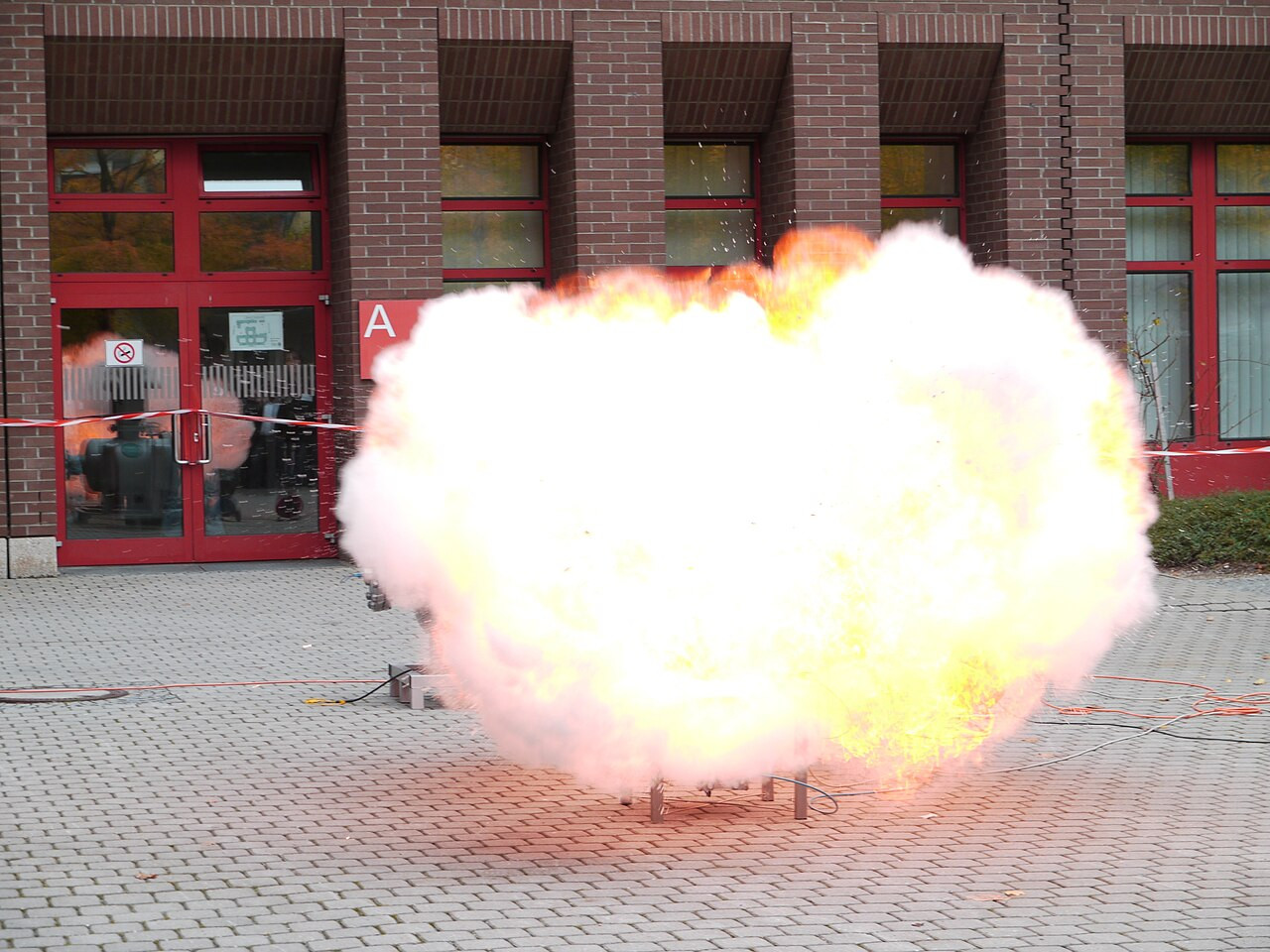 Dust-explosion-02.jpg