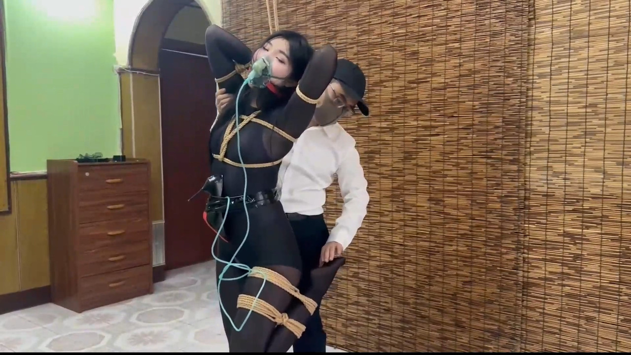 云雀原创 吴晗遭快递员迷晕捆绑.mp4_20241022_185233.788