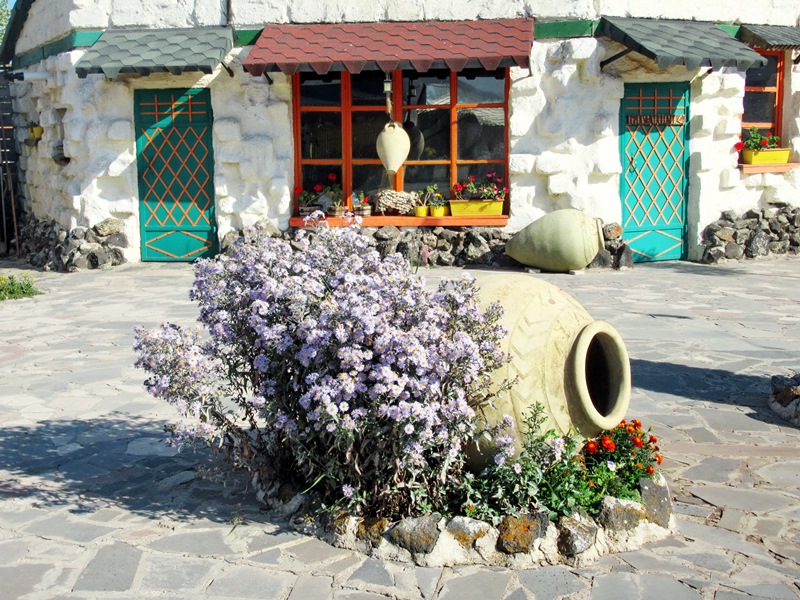 Армения - страна храмов, гор, камней и...