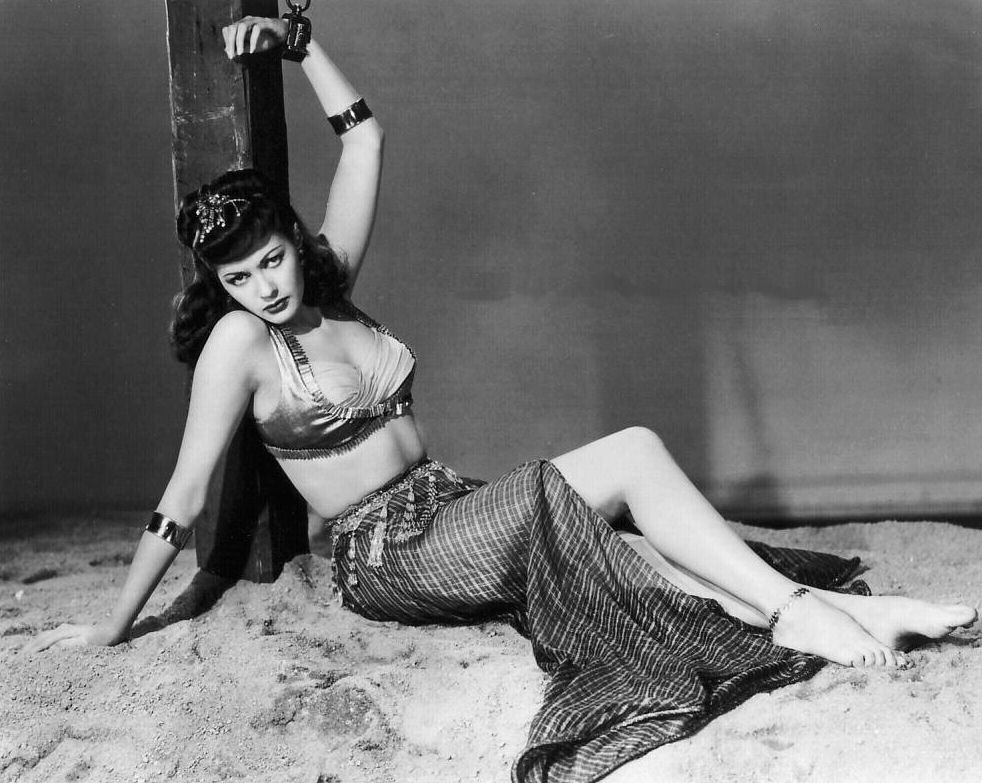 Yvonne_De_Carlo_b51