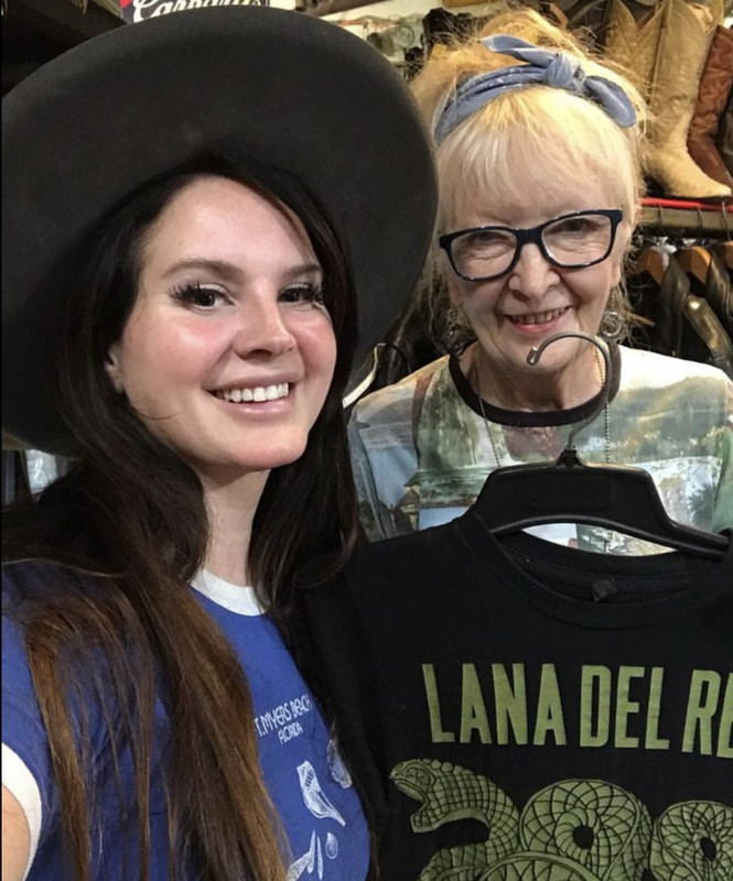 AA40-EE9-D-8-DF9-4837-94-D2-D6-A0-AA15-E