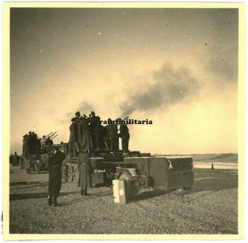 Orig. Foto SdKfz Halbkette mit Vierling Flak Geshütz am Küste HÖRNUM Sylt 1940