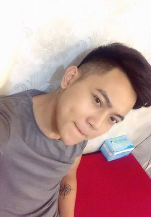 Anh gymer này nhìn mặt dâm vãi ra