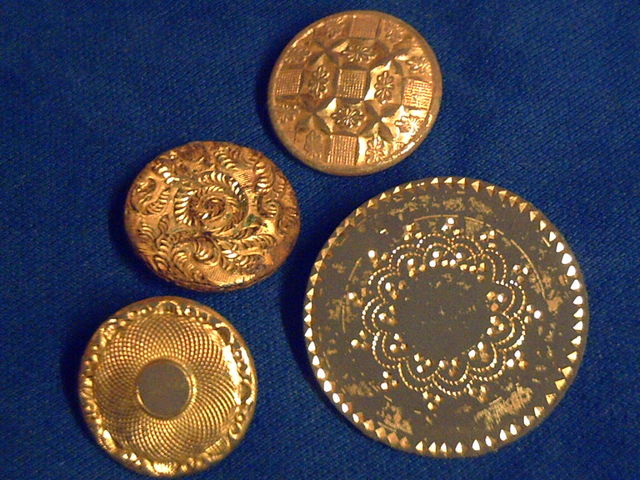 gilt buttons 006