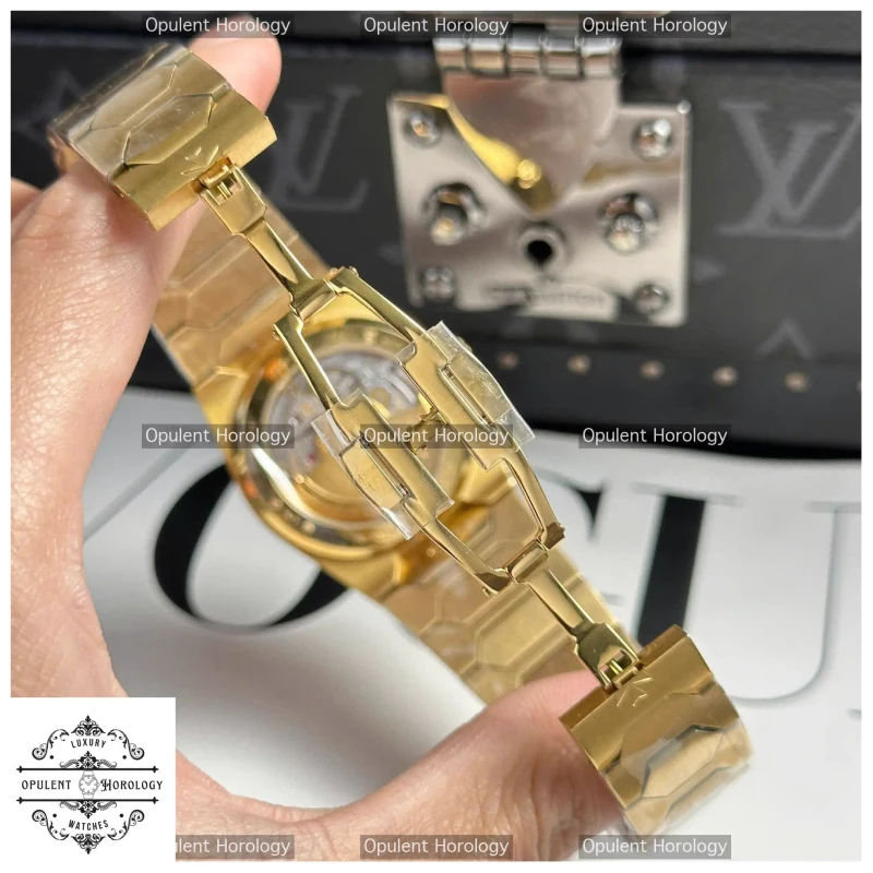 Vacheron Constantin 222 Historiques Replica Watch - 37mm, Black Dial, Premium Build - Super Clone