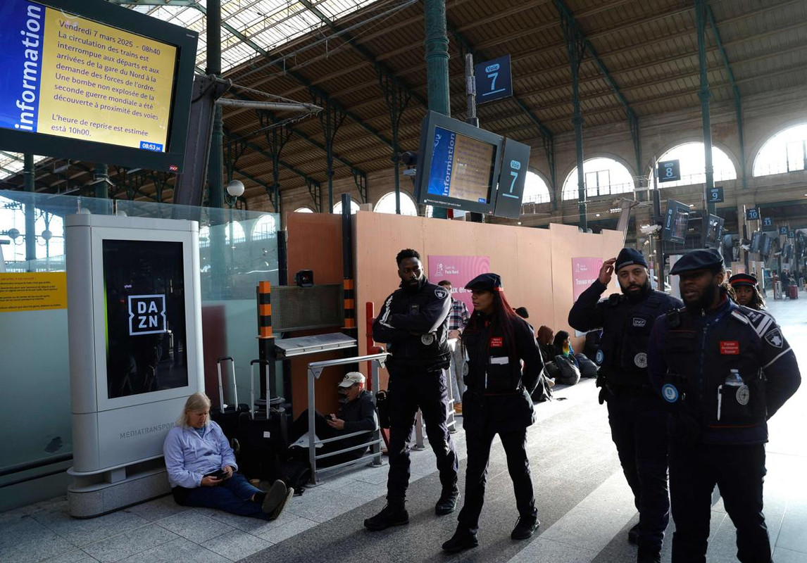 Una patrulla de Policía en la estación de Gare du Nord de París. Reuters Una patrulla de Policía en la estación de Gare du Nord de París. Reuters