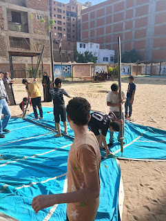 تجمع الطلاب في دائرة