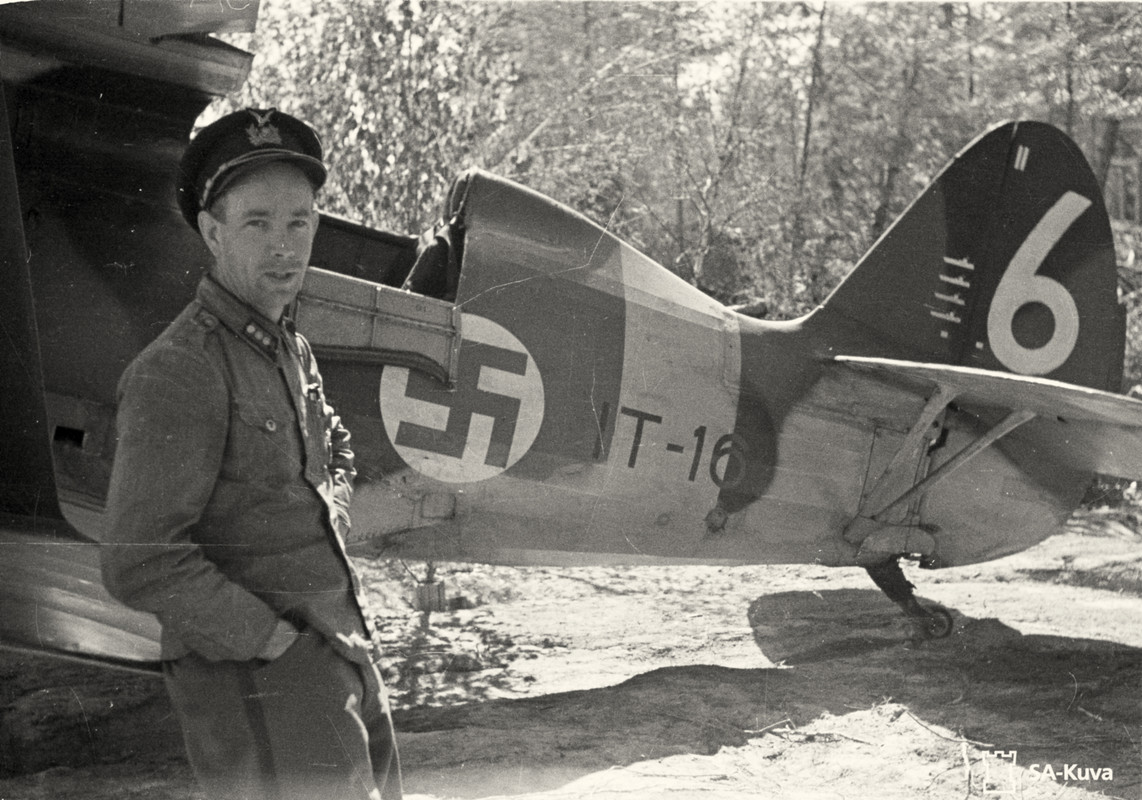 Ilmavoimat-Polikarpov-I-153-FAF-as-IT16-Capt-Ahonius-at-Rompotin-9th-Jul-1942-02