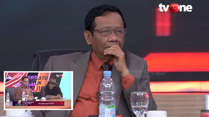 Sudjiwo Tedjo serius mendengarkan Aa Gym berbicara
